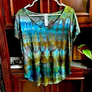 Beautiful tie-dye jersey knit  T-shirt women’s size medium